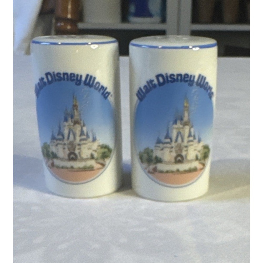 Disneyworld Vintage Salt and‎ Pepper shakers porcelain great quality Japan